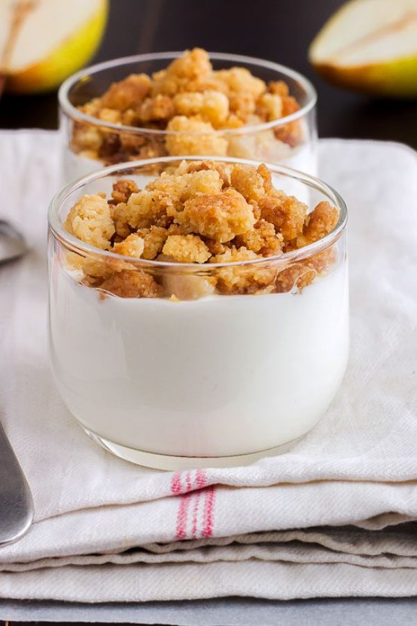 Crumble Yogurt Parfait - #recipe by #eatwell101 - https://www.eatwell101.com/greek-yogurt-pear-crisp-parfait-recipe