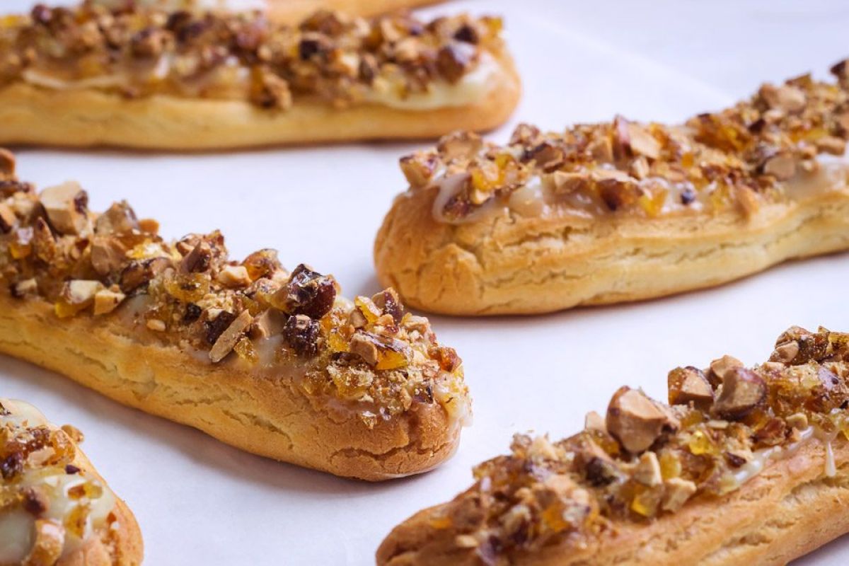 White Chocolate & Caramelized Almond Eclairs