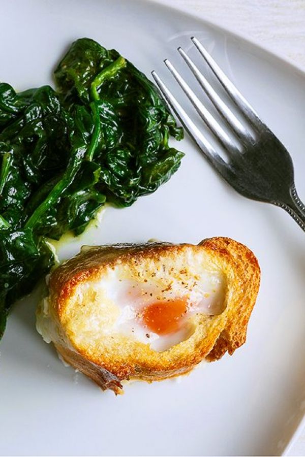 Baked Egg Baguette & Spinach Breakfast - #recipe by #eatwell101 - https://www.eatwell101.com/egg-baguette-breakfast-recipe