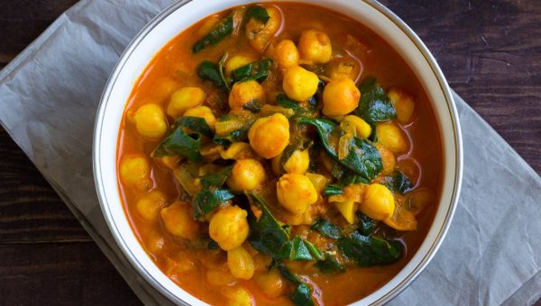 Chickpeas Spinach Curry - #recipe by #eatwell101 - https://www.eatwell101.com/chickpeas-spinach-curry-recipe
