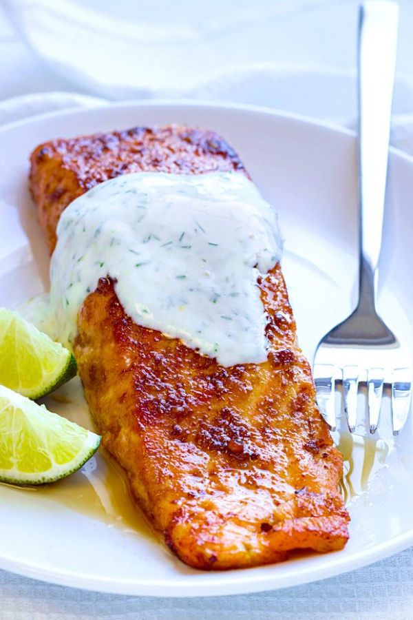 Spicy Sriracha-Glazed Salmon with Yogurt Sauce - #recipe by #eatwell101 - https://www.eatwell101.com/spicy-harissa-glazed-salmon-with-yogurt-sauce