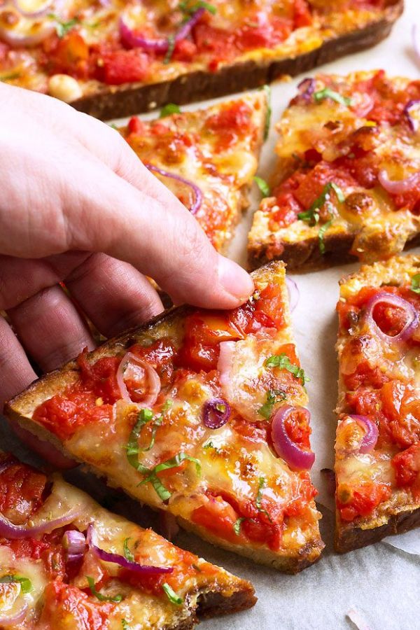 French Toasts Pizza - #recipe by #eatwell101 - https://www.eatwell101.com/pizza-french-toasts-breakfast-recipe