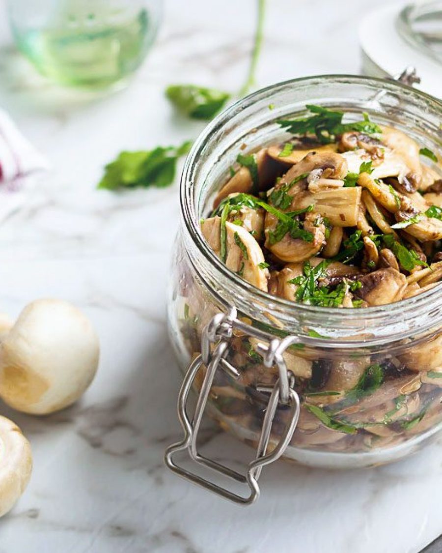 Garlic and Parsley Marinated Mushrooms - #recipe by #eatwell101 - https://www.eatwell101.com/marinated-mushrooms-recipe
