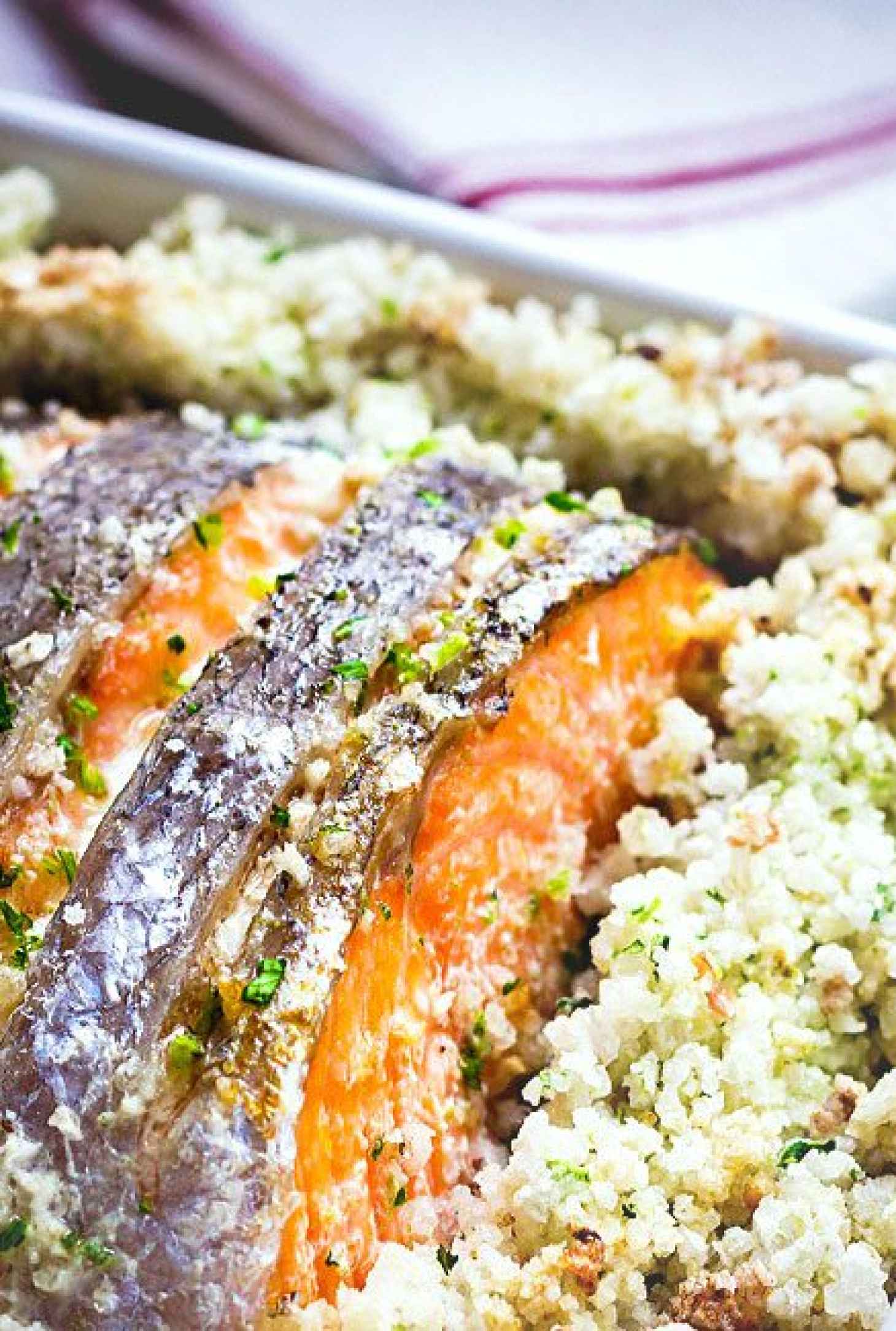 Cilantro Salt Crusted Salmon + Yogurt sauce - #recipe by #eatwell101 - https://www.eatwell101.com/baked-salmon-in-salt-crust-recipe