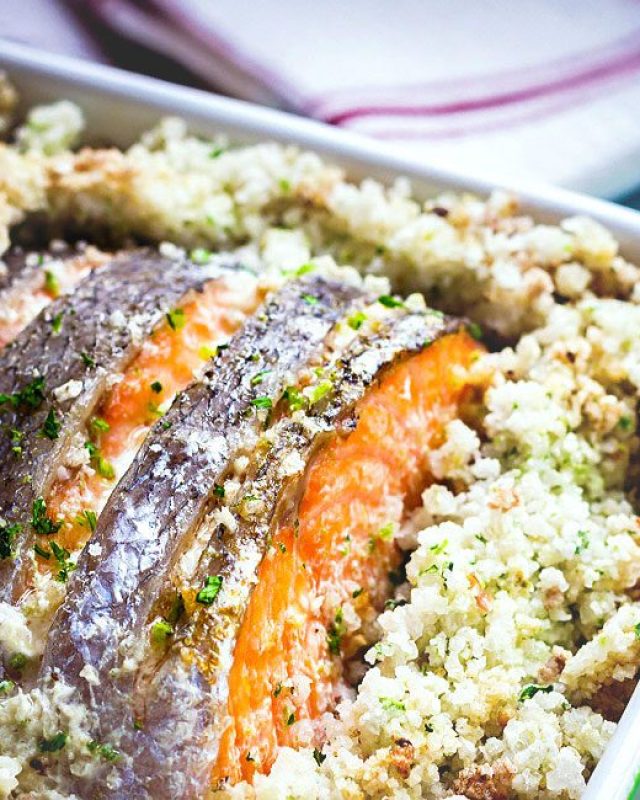 Cilantro Salt Crusted Salmon + Yogurt sauce - #recipe by #eatwell101 - https://www.eatwell101.com/baked-salmon-in-salt-crust-recipe