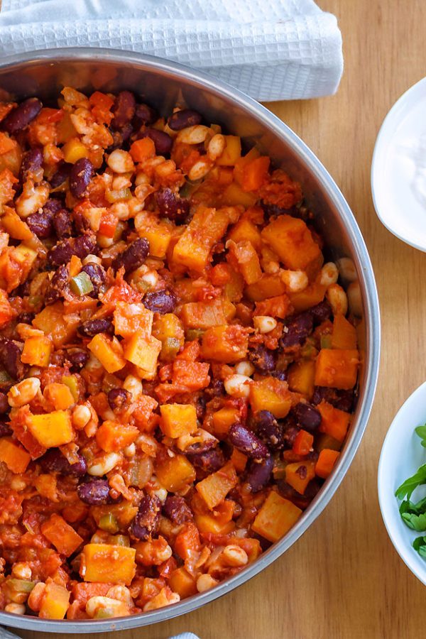 Skinny Vegetarian Chili - #recipe by #eatwell101 - https://www.eatwell101.com/skinny-veggie-chili-recipe
