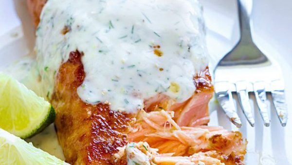 Spicy Sriracha-Glazed Salmon with Yogurt Sauce - #recipe by #eatwell101 - https://www.eatwell101.com/spicy-harissa-glazed-salmon-with-yogurt-sauce