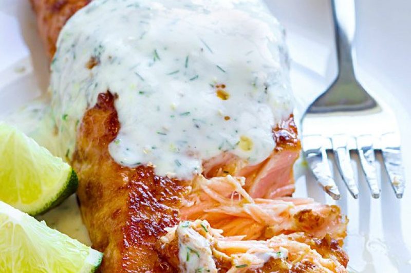Spicy Sriracha-Glazed Salmon with Yogurt Sauce - #recipe by #eatwell101 - https://www.eatwell101.com/spicy-harissa-glazed-salmon-with-yogurt-sauce