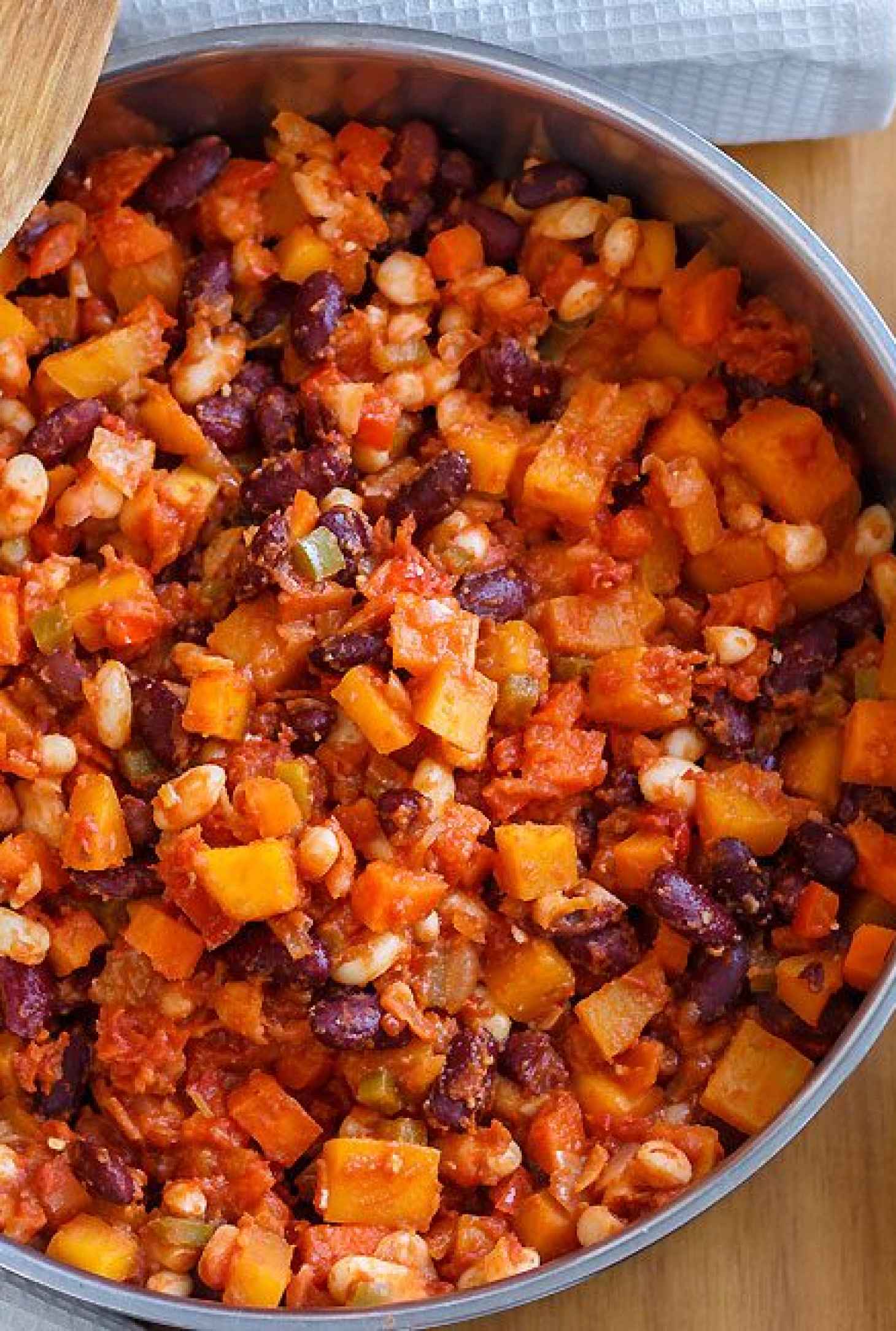 Skinny Vegetarian Chili - #recipe by #eatwell101 - https://www.eatwell101.com/skinny-veggie-chili-recipe