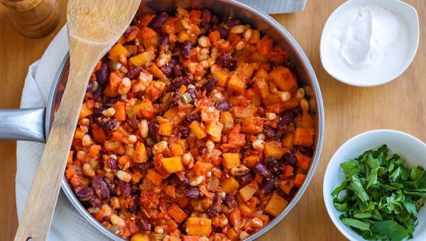 Skinny Vegetarian Chili - #recipe by #eatwell101 - https://www.eatwell101.com/skinny-veggie-chili-recipe