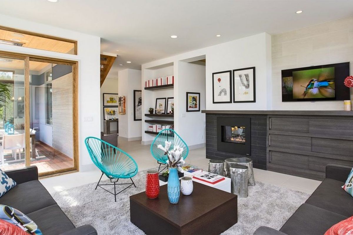 7 Reasons We Still Want an Acapulco Chair