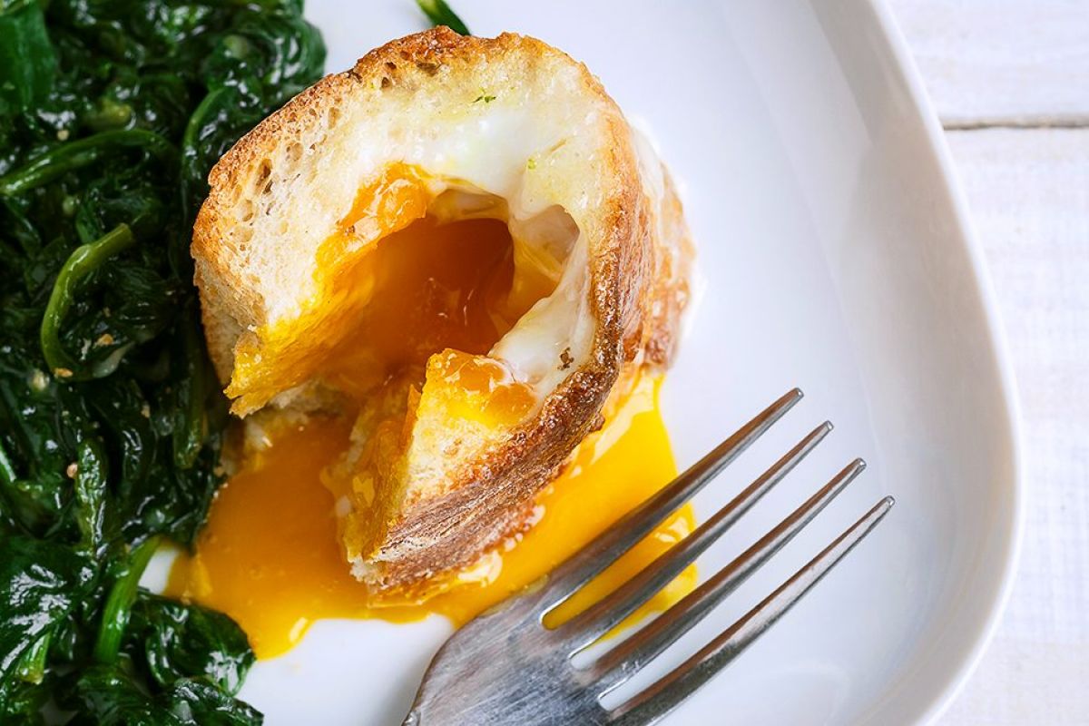 Baked Egg Baguette & Spinach Breakfast
