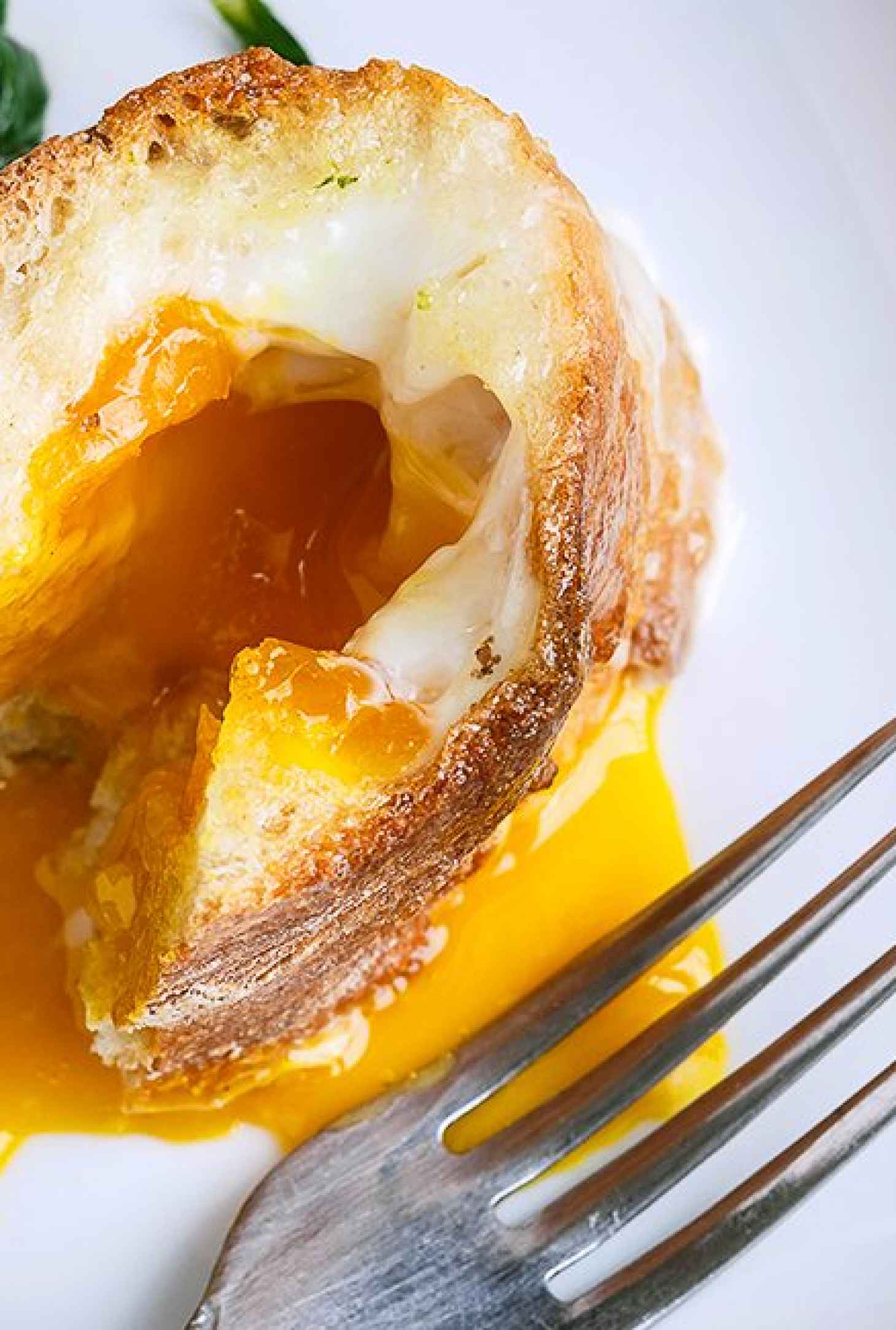 Baked Egg Baguette & Spinach Breakfast - #recipe by #eatwell101 - https://www.eatwell101.com/egg-baguette-breakfast-recipe