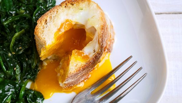 Baked Egg Baguette & Spinach Breakfast - #recipe by #eatwell101 - https://www.eatwell101.com/egg-baguette-breakfast-recipe