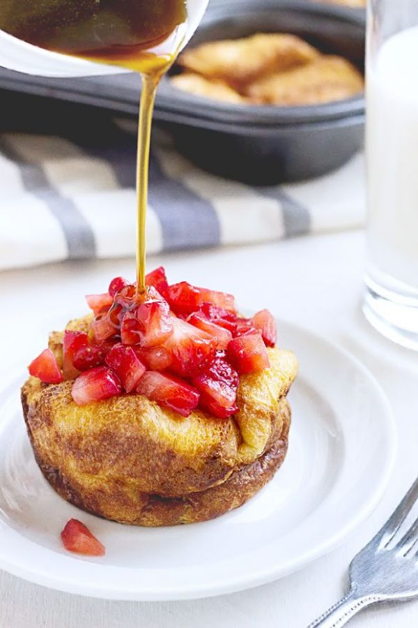 Baked French Toast Muffins with Strawberry Salsa - #recipe by #eatwell101 - https://www.eatwell101.com/baked-french-toast-muffins-recipe