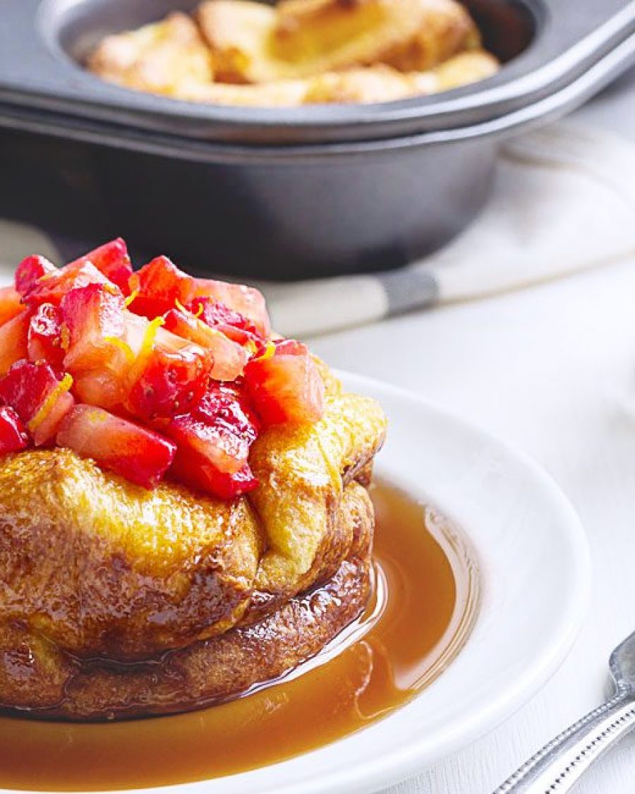 Baked French Toast Muffins with Strawberry Salsa - #recipe by #eatwell101 - https://www.eatwell101.com/baked-french-toast-muffins-recipe
