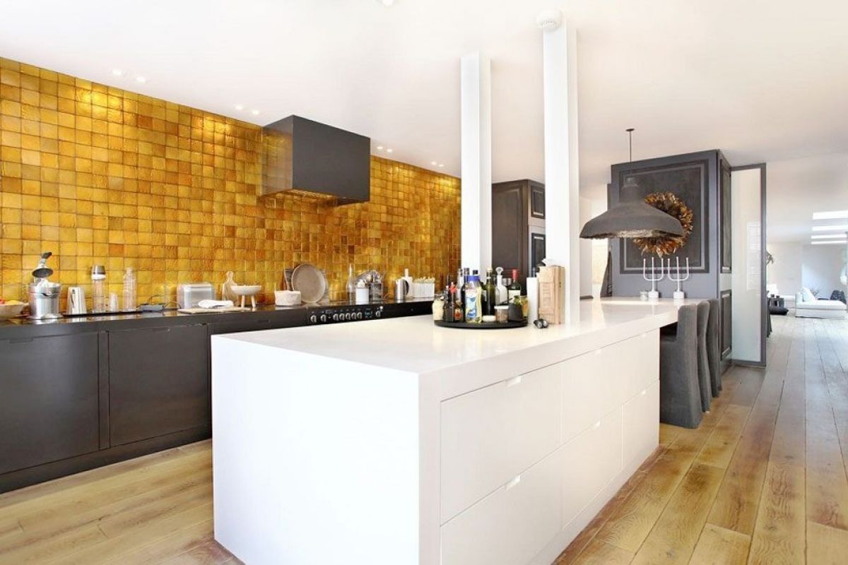 We Are Completely Swooned by These Golden Backsplashes