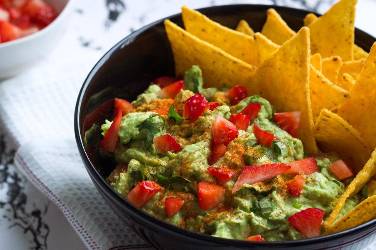 Chunky Cheese Guacamole