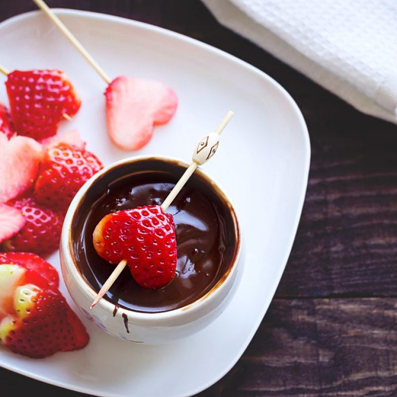 Strawberry Chocolate Fondue Recipe — Eatwell101