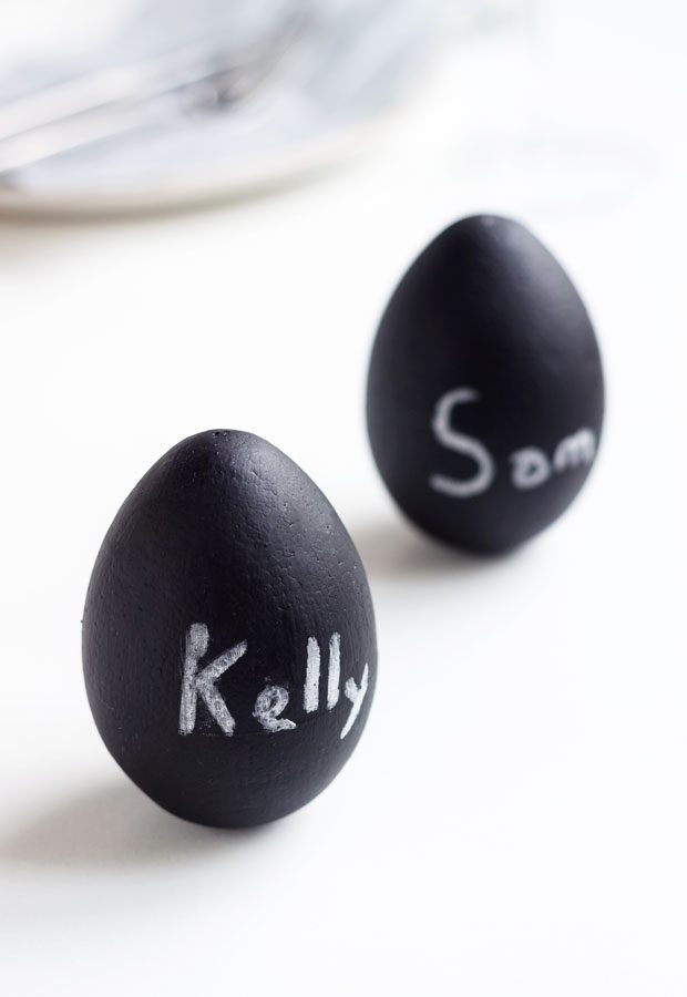 Chalkboard Egg Place Cards diy