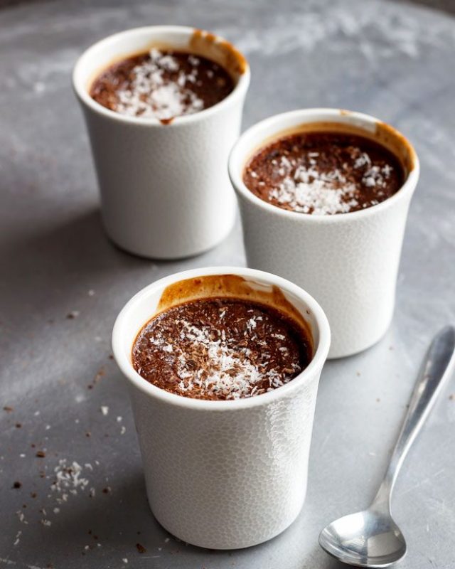 Creamy Chocolate Coconut Cups - #recipe by #eatwell101 - https://www.eatwell101.com/chocolate-coconut-custard-recipe