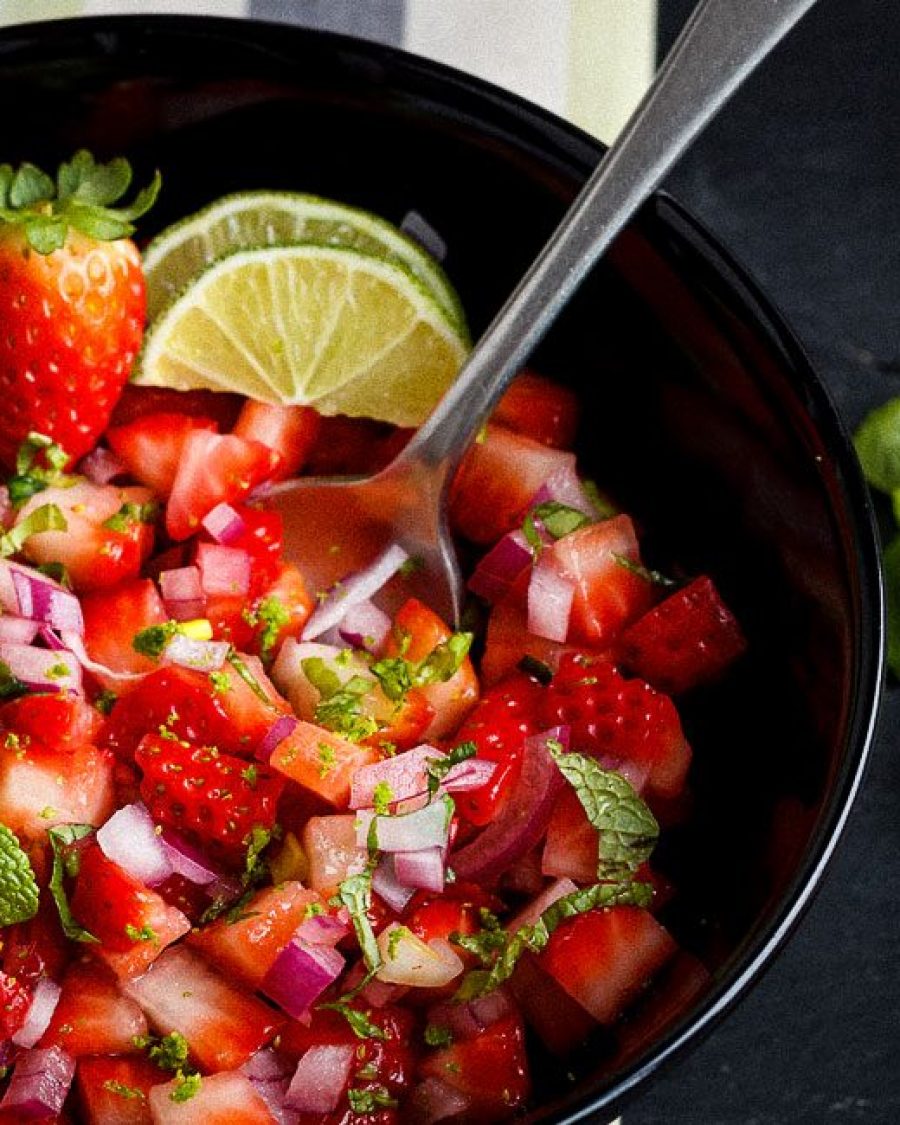 Skinny Fresh Strawberry Salsa - #recipe by #eatwell101 - https://www.eatwell101.com/skinny-fresh-strawberry-salsa-recipe