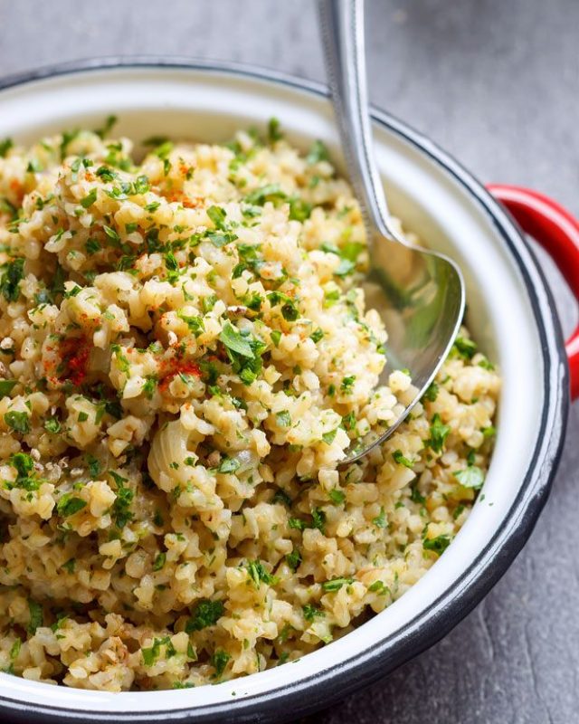 Garlic Butter Bulgur Risotto - #recipe by #eatwell101 - https://www.eatwell101.com/bulgur-risotto-recipe