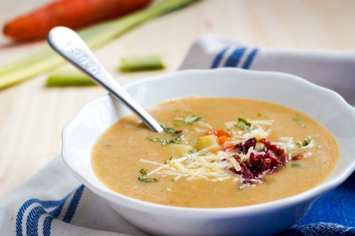 Creamy Potato Soup with Crispy Bacon