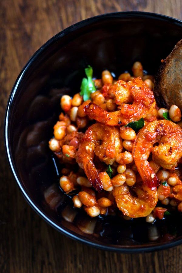 Spicy Garlic Shrimp and White Beans - #recipe by #eatwell101 - https://www.eatwell101.com/garlic-shrimp-and-white-beans-recipe