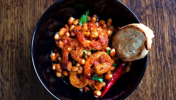 Spicy Garlic Shrimp and White Beans - #recipe by #eatwell101 - https://www.eatwell101.com/garlic-shrimp-and-white-beans-recipe