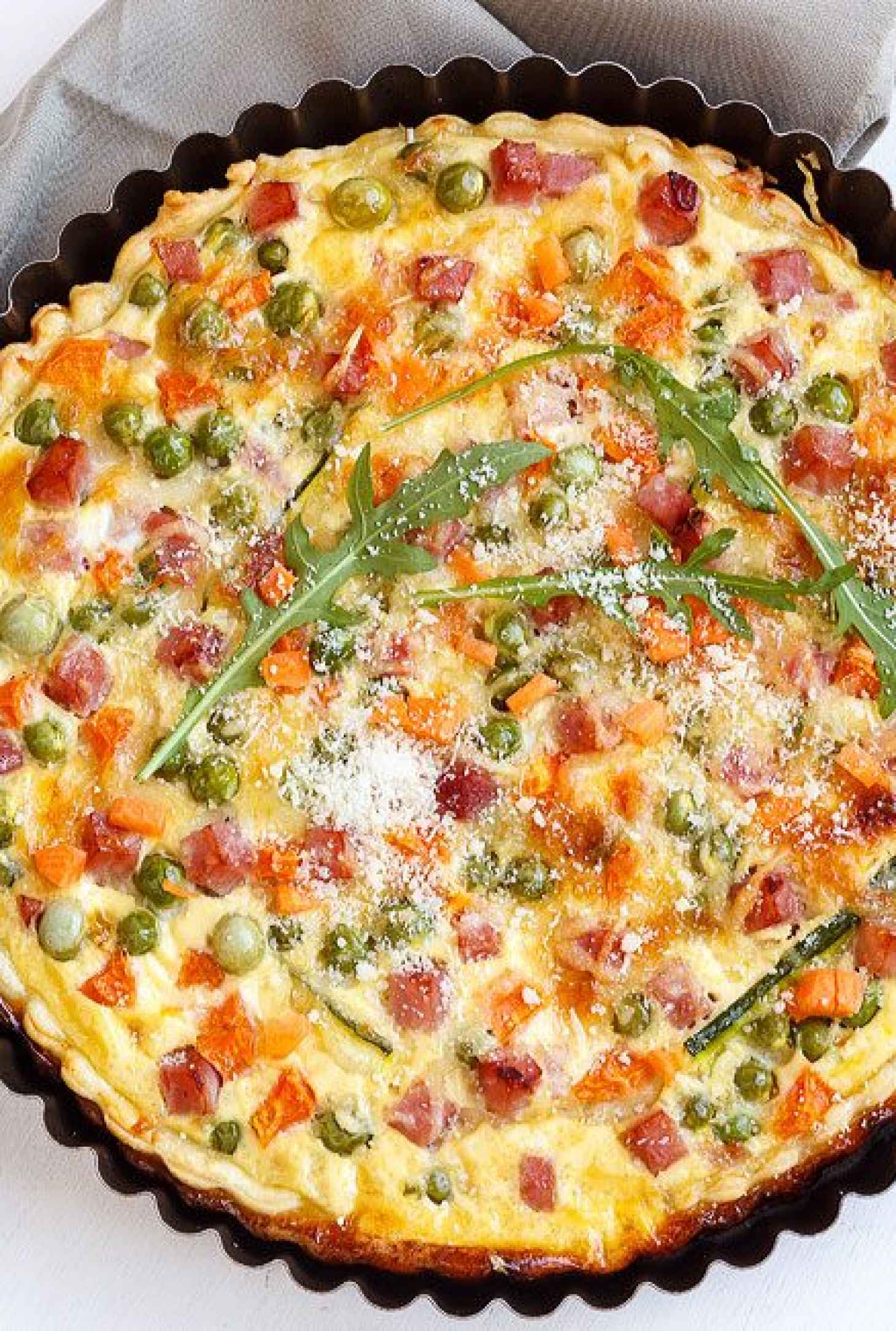 Ham and Cheese Quiche - #recipe by #eatwell101 - https://www.eatwell101.com/ham-and-cheese-quiche-recipe