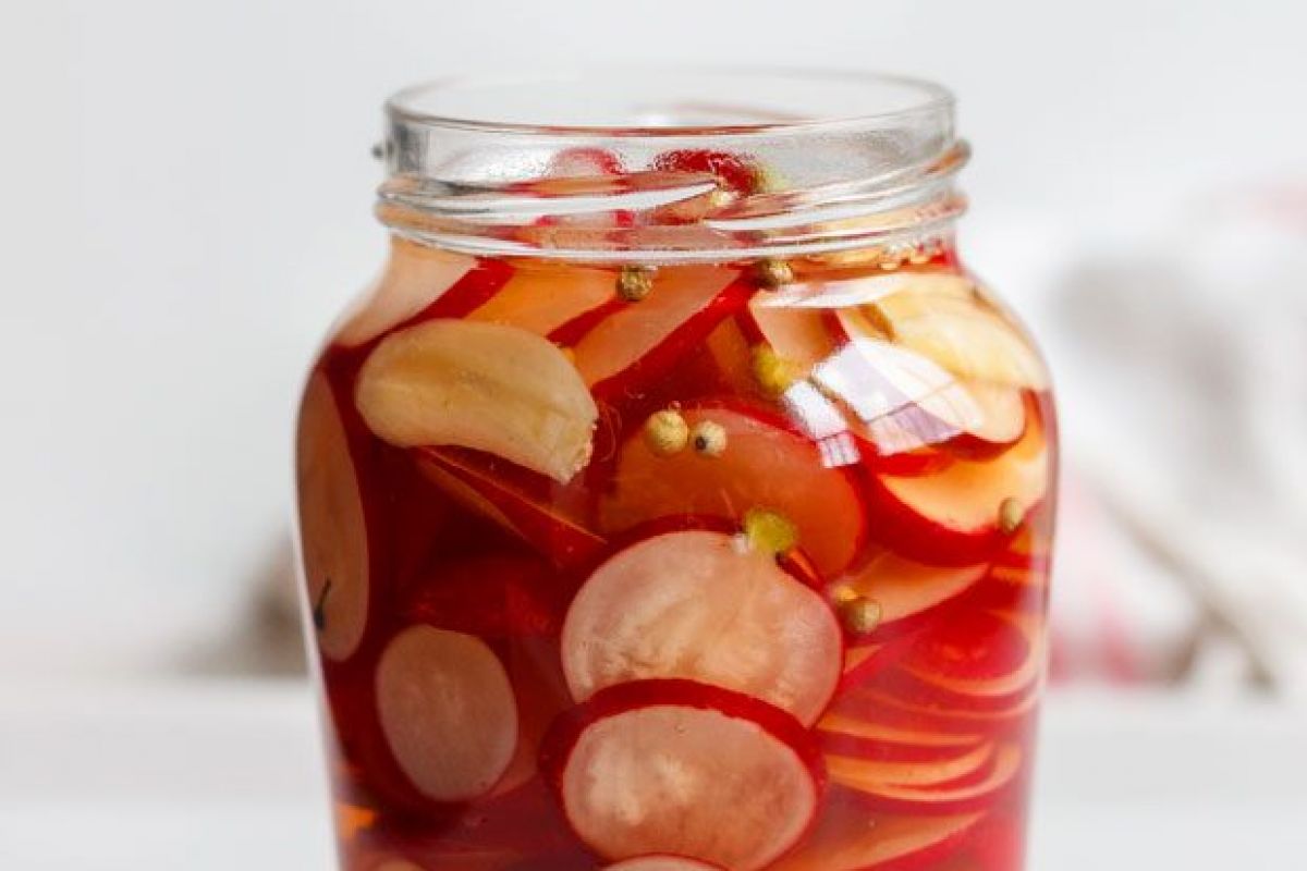Sweet & Sour Pickled Radishes