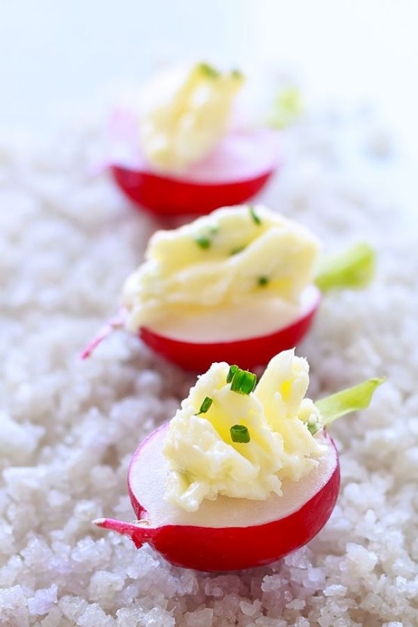 Radishes with Chive Butter - #recipe by #eatwell101 - https://www.eatwell101.com/radishes-with-chive-butter-recipe