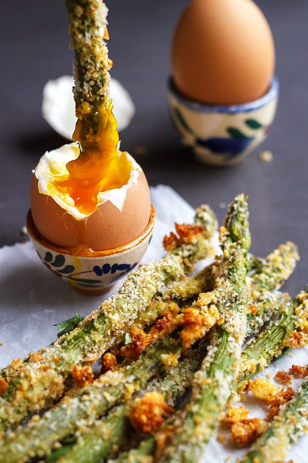 Roasted Asparagus Crusted with Parmesan, Breadcrumb and Pices — Eatwell101