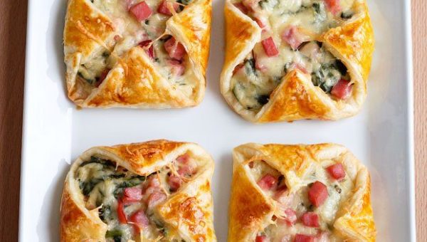 Ham Cheese & Spinach Puffs - #recipe by #eatwell101 - https://www.eatwell101.com/ham-cheese-spinach-puffs-recipe