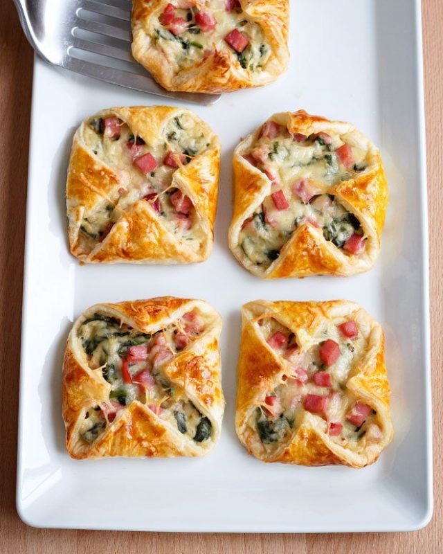 Ham Cheese & Spinach Puffs - #recipe by #eatwell101 - https://www.eatwell101.com/ham-cheese-spinach-puffs-recipe