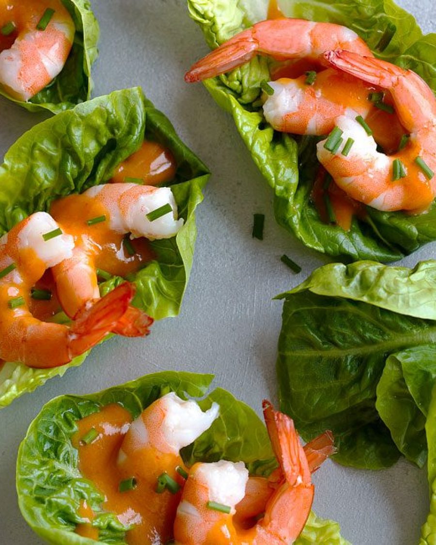 Shrimp Cocktail Lettuce Wraps - #recipe by #eatwell101 - https://www.eatwell101.com/shrimp-cocktail-lettuce-wraps-recipe