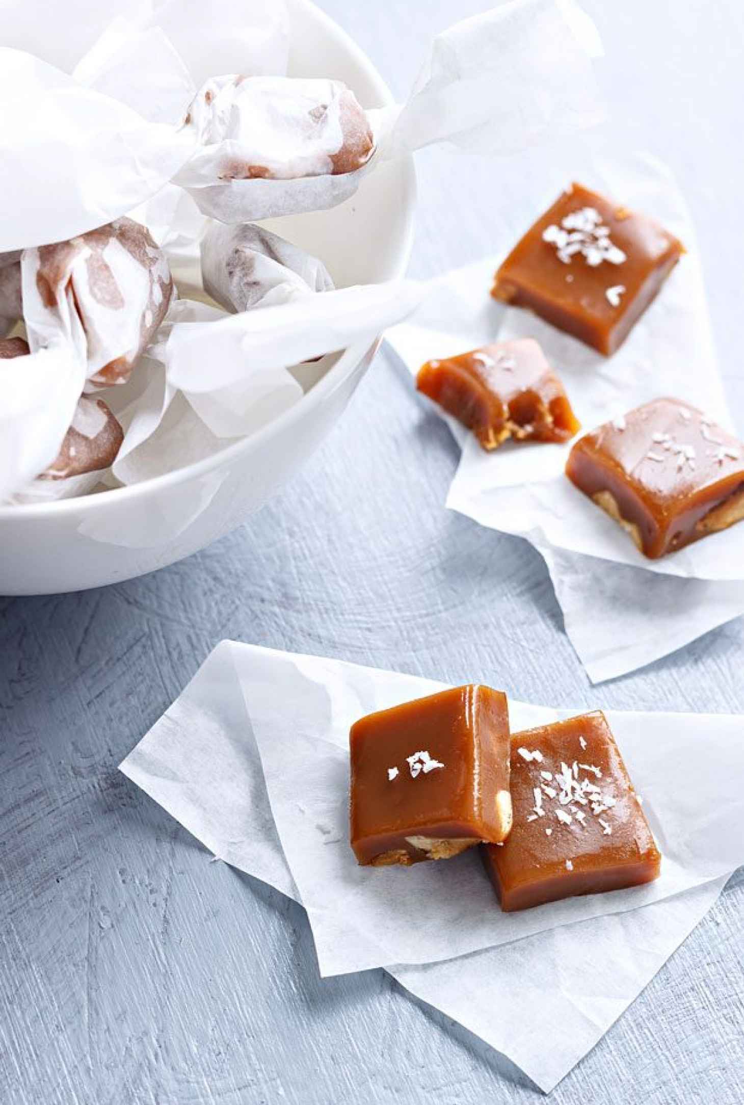 These Chewy Salted Caramels Are the Perfect Mother Day Gift - #recipe by #eatwell101 - https://www.eatwell101.com/soft-caramel-candies-recipe