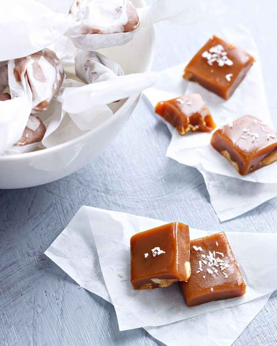 These Chewy Salted Caramels Are the Perfect Mother Day Gift - #recipe by #eatwell101 - https://www.eatwell101.com/soft-caramel-candies-recipe