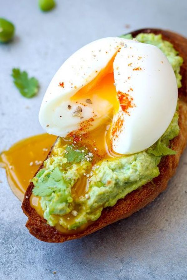 Mashed Peas on Breakfast Toast - #recipe by #eatwell101 - https://www.eatwell101.com/mashed-peas-on-breakfast-toast-recipe