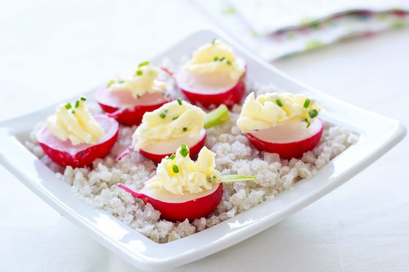 Radishes with Chive Butter - #recipe by #eatwell101 - https://www.eatwell101.com/radishes-with-chive-butter-recipe