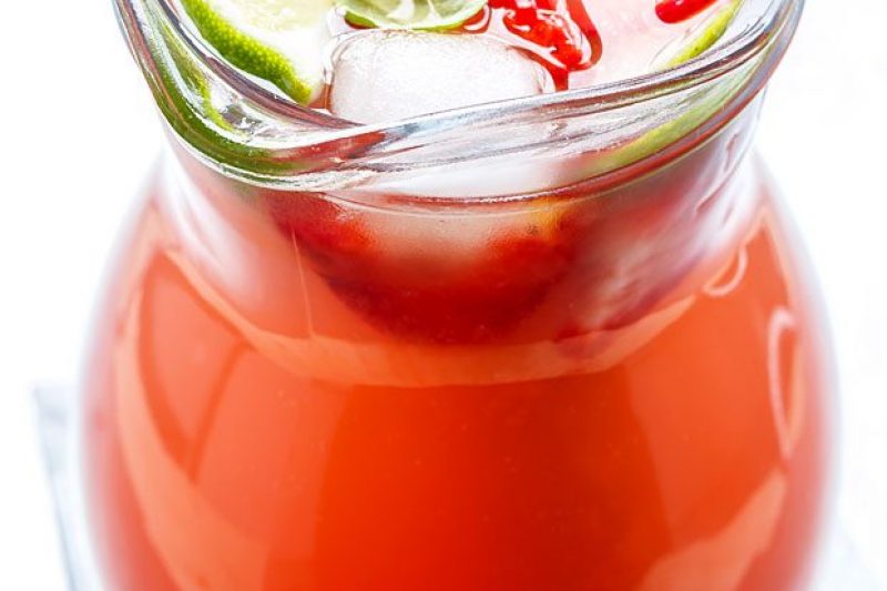 Strawberry Iced Tea Cooler - #recipe by #eatwell101 - https://www.eatwell101.com/strawberry-iced-tea-recipe
