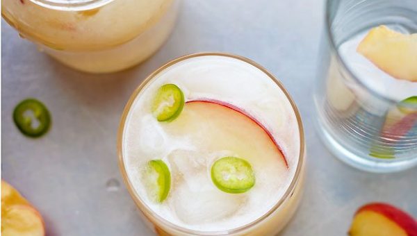 Refreshing Peach Agua Fresca - #recipe by #eatwell101 - https://www.eatwell101.com/peach-agua-fresca-recipe