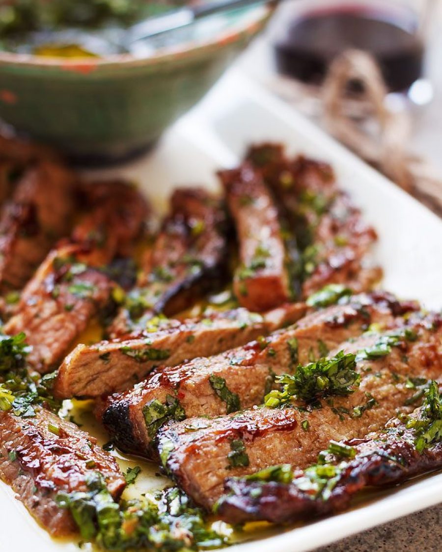 Spicy Grilled Steak With Parsley Sauce - #recipe by #eatwell101 - https://www.eatwell101.com/grilled-steak-recipe