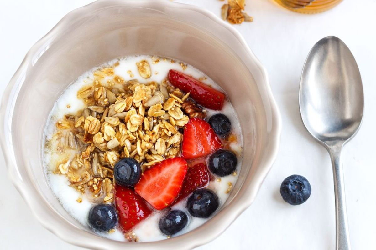 Granola Berry Breakfast Bowl