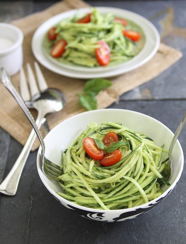 Zucchini pasta with avocado cream sauce