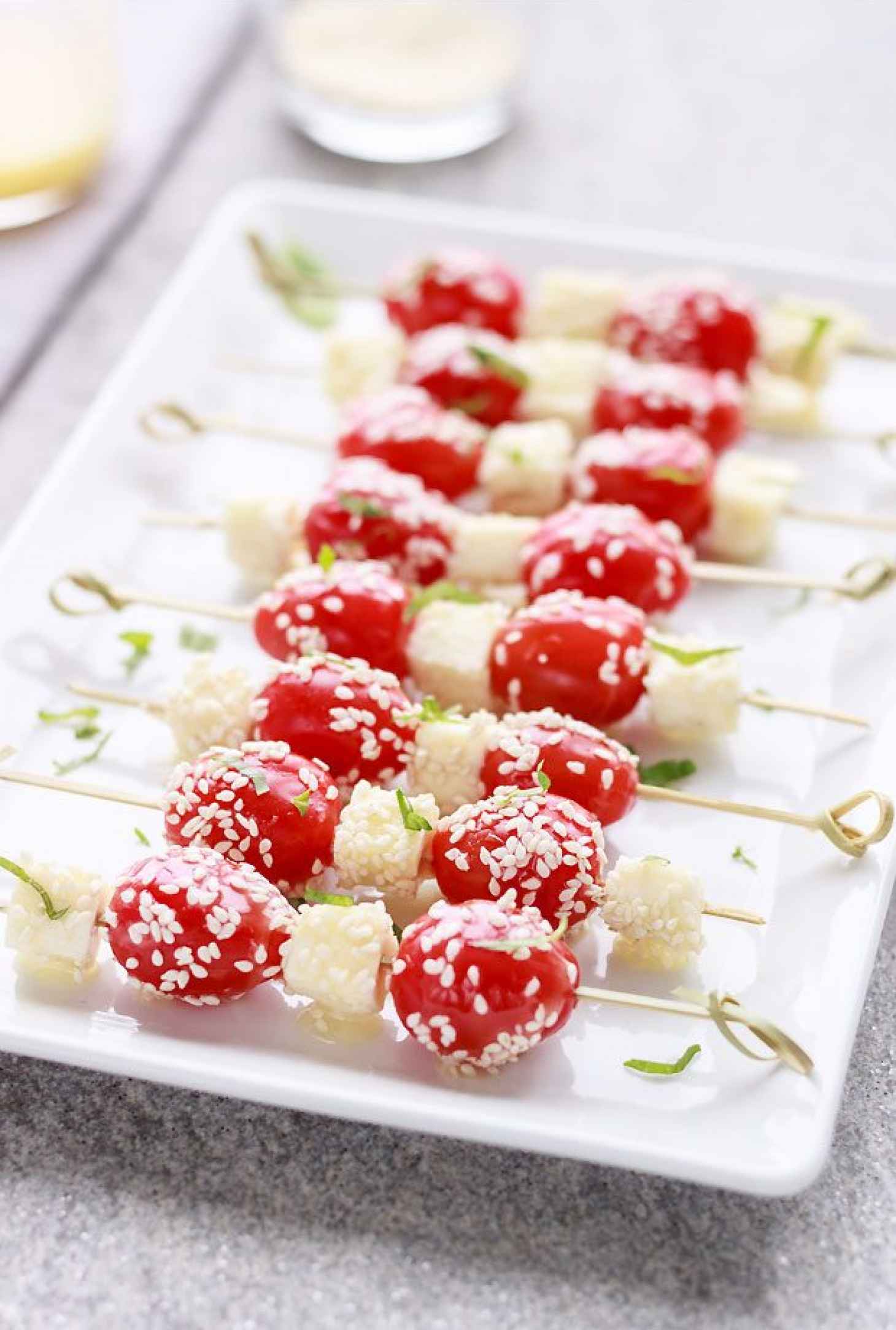 Caprese Salad Skewers with Honey and Sesame - #recipe by #eatwell101 - https://www.eatwell101.com/caprese-salad-skewers-recipe