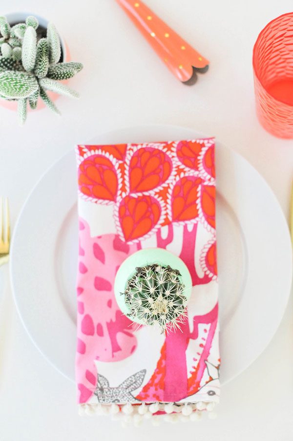 diy pom pom dinners napkins