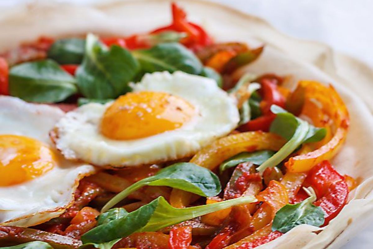 Filo Pizza with Egg and Peppers