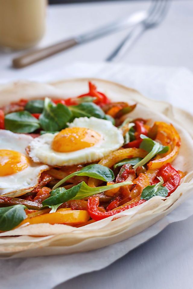 Phyllo Pizza with Egg and Peppers